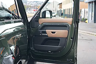 Used 2026 Land Rover Defender 110 X-Dynamic Hse Woolstone Green - Interior and Exterior details 12