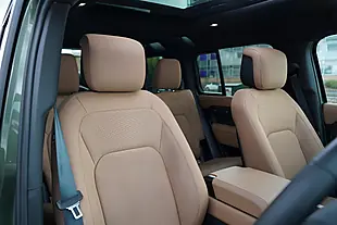 Used 2026 Land Rover Defender 110 X-Dynamic Hse Woolstone Green - Interior and Exterior details 3