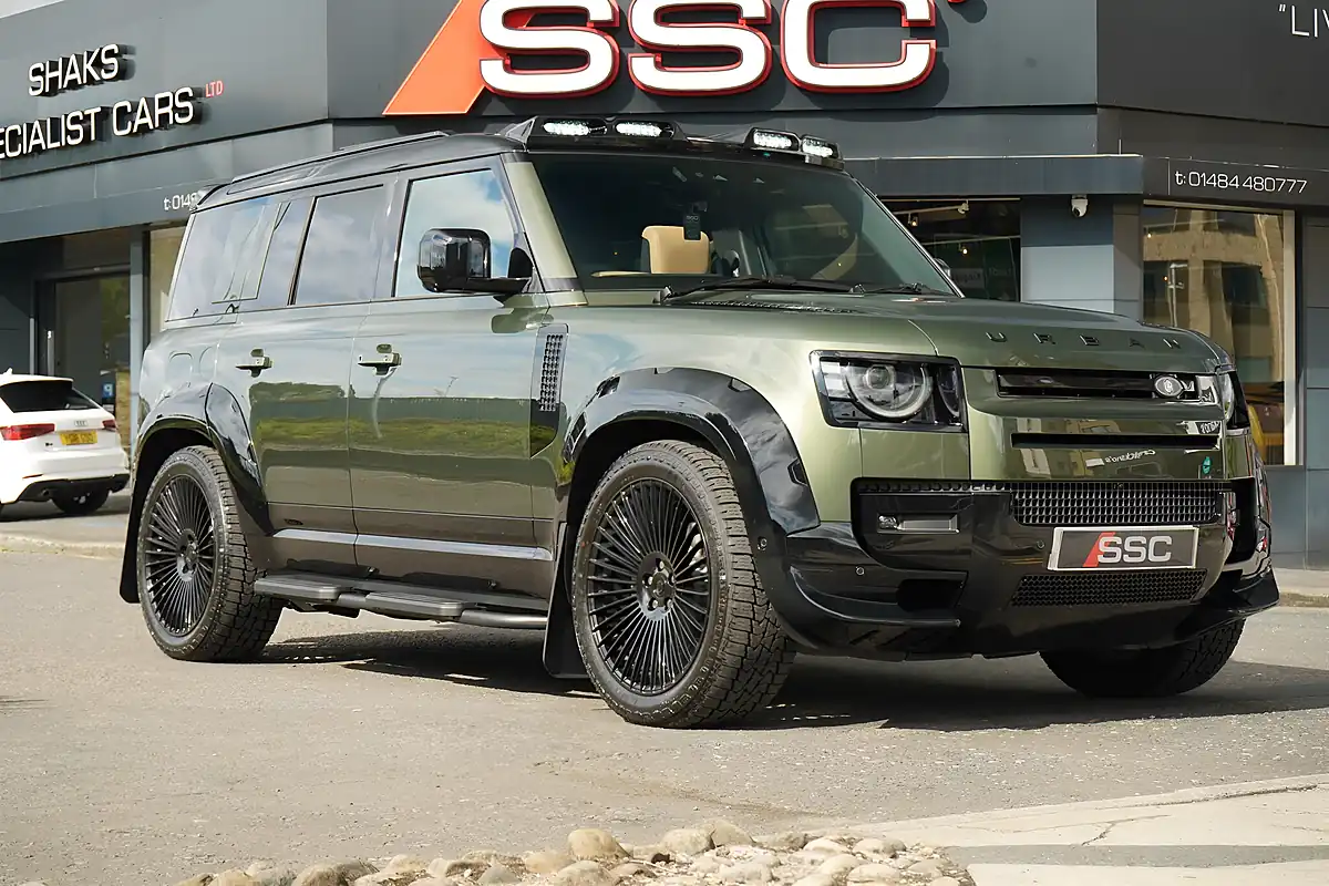 Used 2026 Land Rover Defender 110 X-Dynamic Hse Woolstone Green - Interior and Exterior details 4