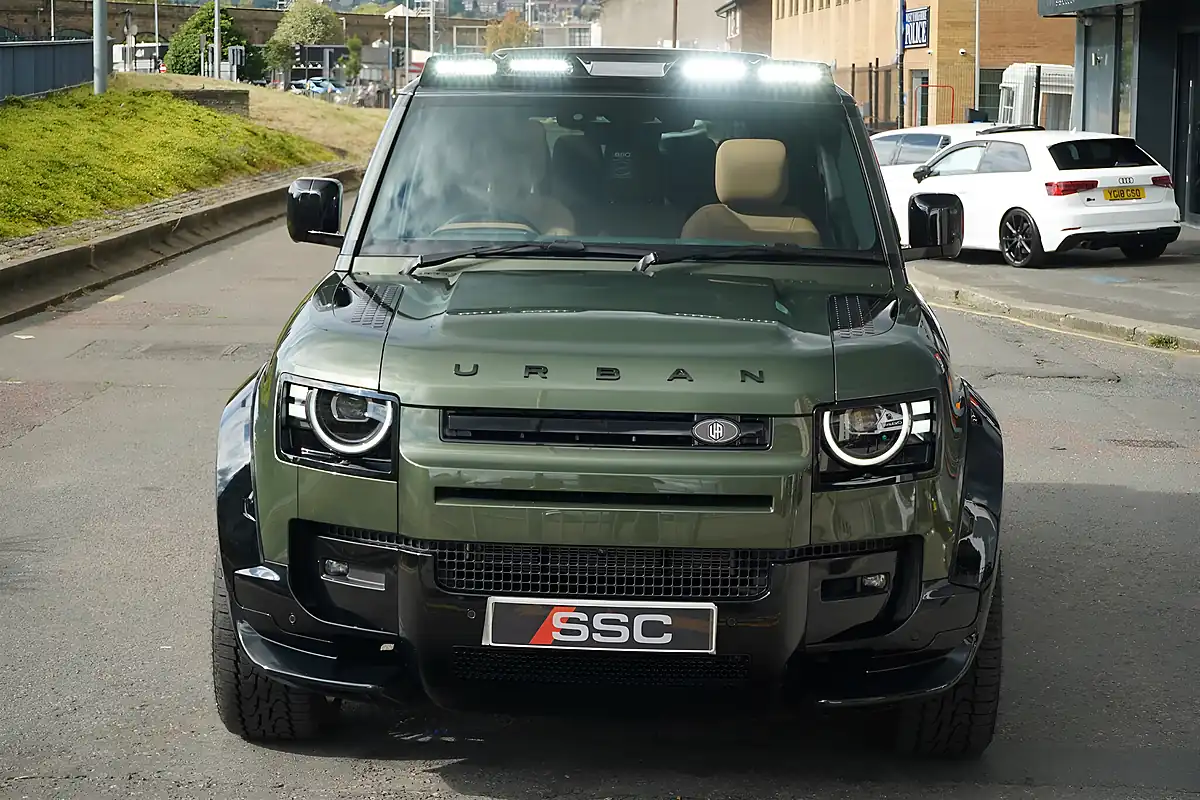 Used 2026 Land Rover Defender 110 X-Dynamic Hse Woolstone Green - Interior and Exterior details 6