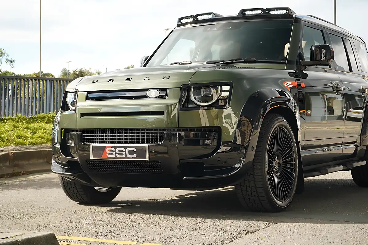 Used 2026 Land Rover Defender 110 X-Dynamic Hse Woolstone Green - Interior and Exterior details 8