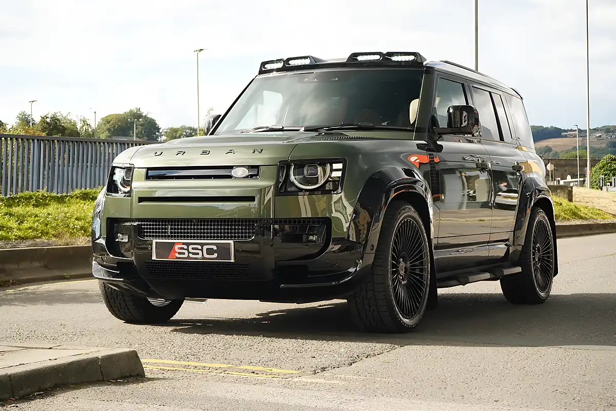 Used 2026 Land Rover Defender 110 X-Dynamic Hse Woolstone Green - Interior and Exterior details 9