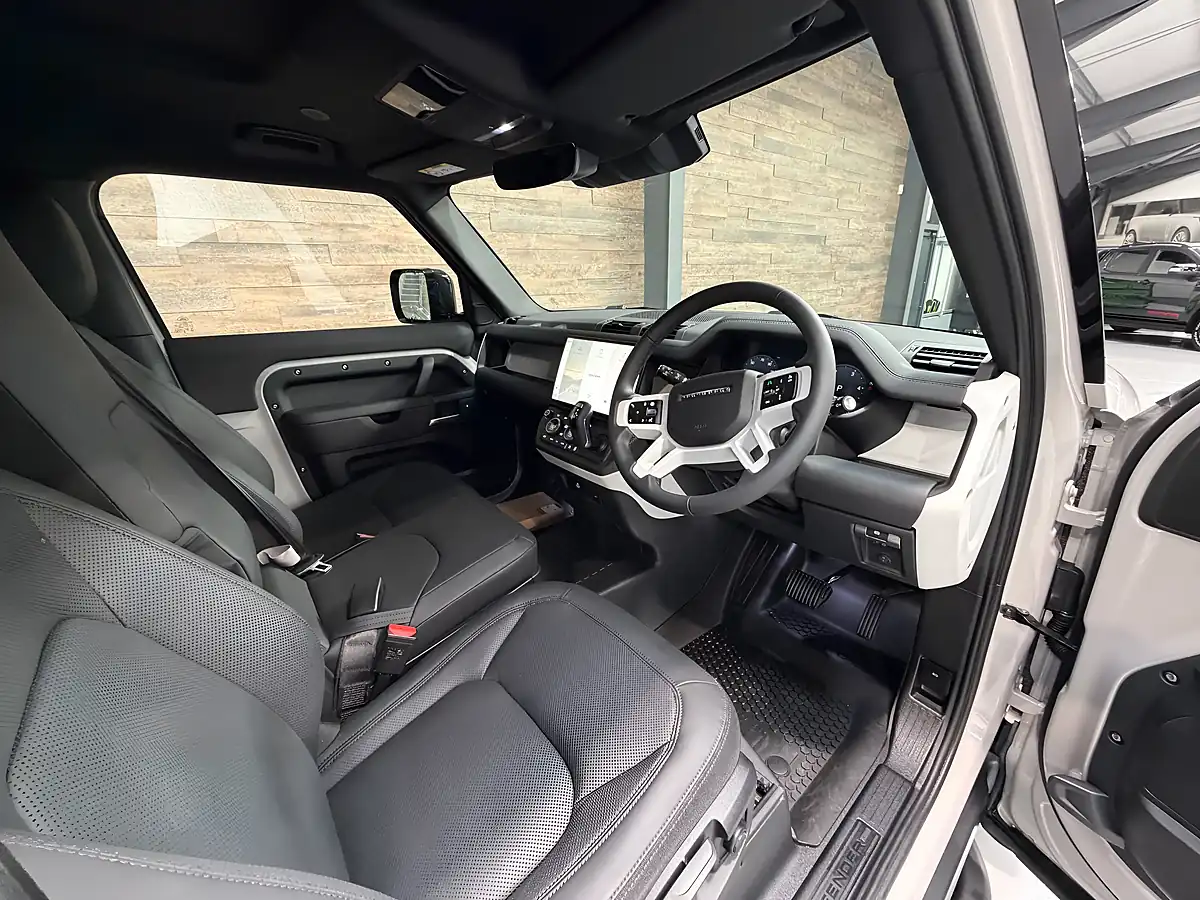 Used 2026 Land Rover Defender 90 S Hard Top Borasco Grey - Interior and Exterior details 7