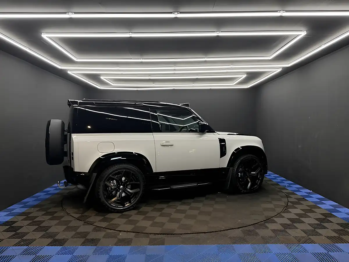 Used 2026 Land Rover Defender 90 S Hard Top Grey - Interior and Exterior details 15