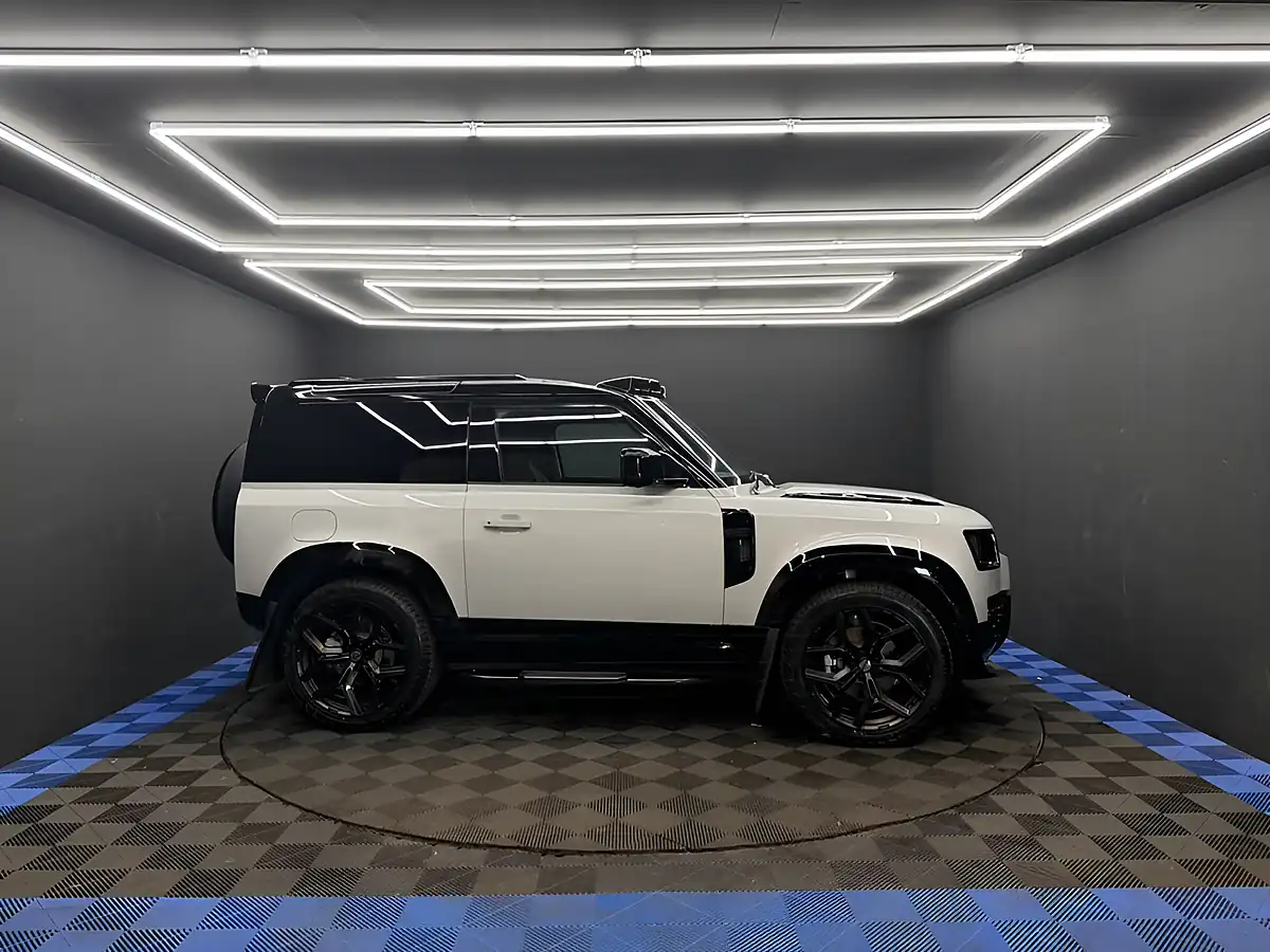 Used 2026 Land Rover Defender 90 S Hard Top Grey - Interior and Exterior details 16