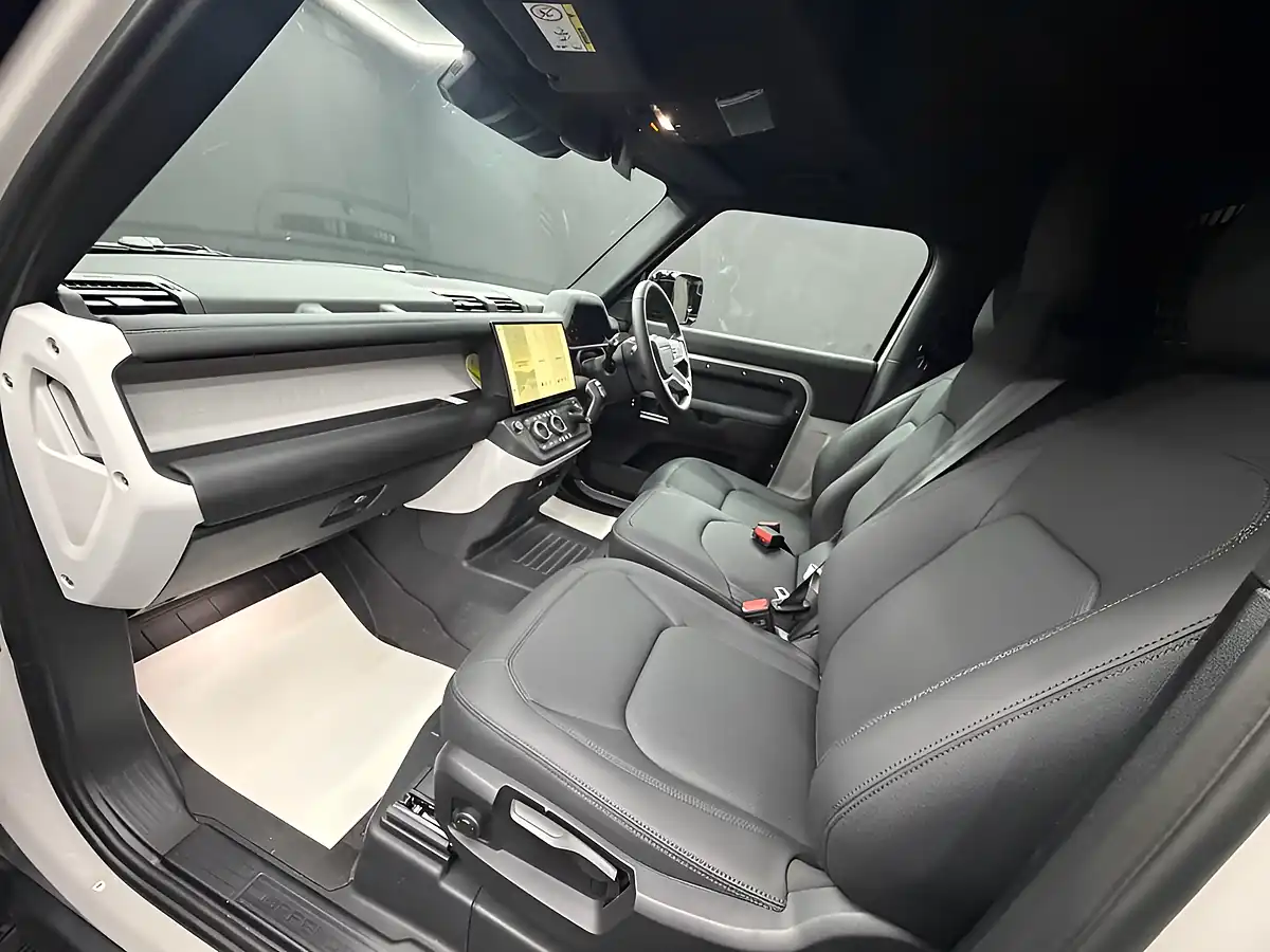 Used 2026 Land Rover Defender 90 S Hard Top Grey - Interior and Exterior details 19