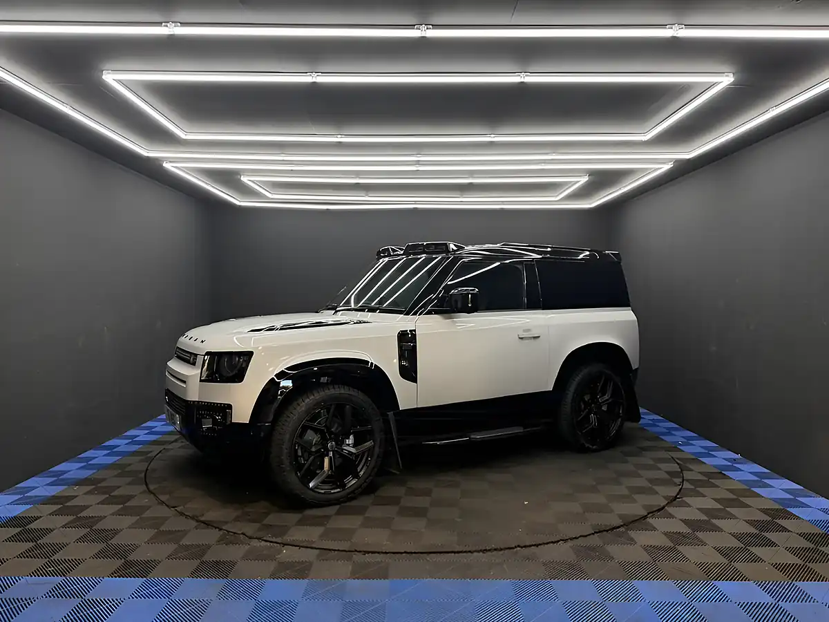 Used 2026 Land Rover Defender 90 S Hard Top Grey - Interior and Exterior details 9