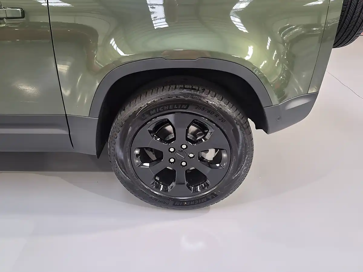 Used 2026 Land Rover Defender 90 S Woolstone Green Metallic - Interior and Exterior details 10