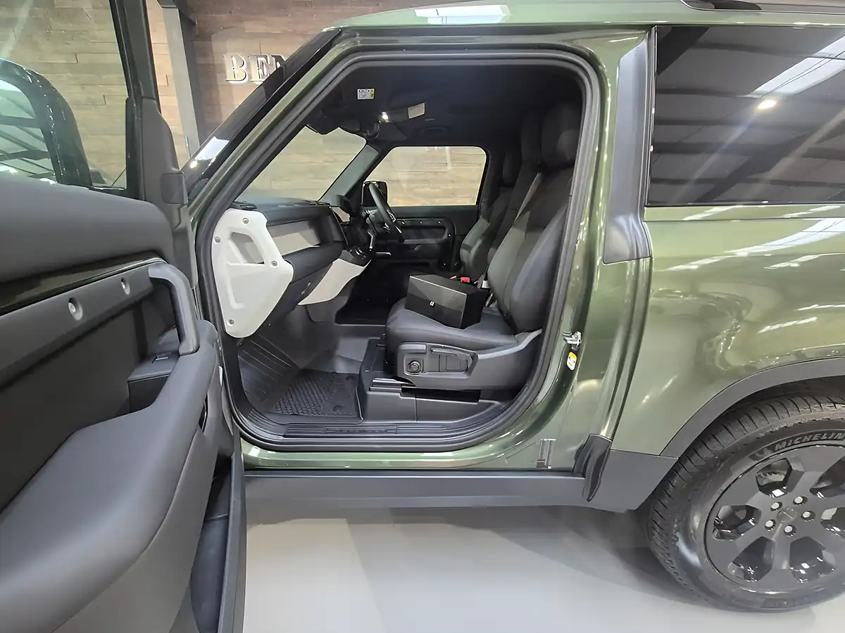 Used 2026 Land Rover Defender 90 S Woolstone Green Metallic - Interior and Exterior details 13