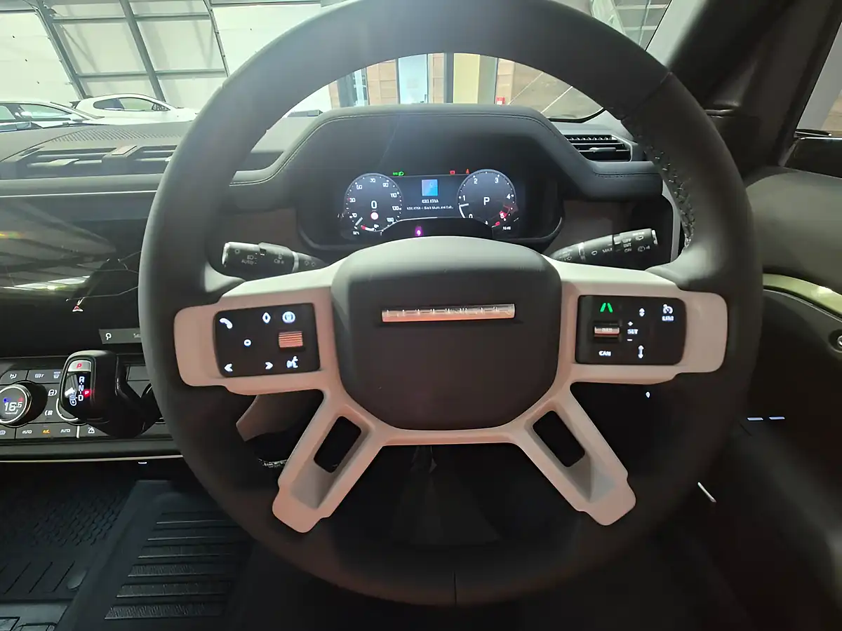 Used 2026 Land Rover Defender 90 S Woolstone Green Metallic - Interior and Exterior details 17