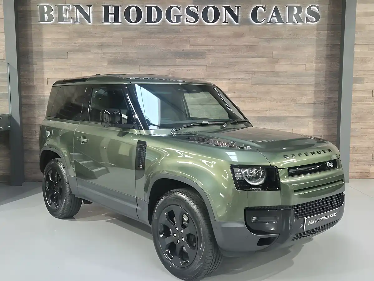 Used 2026 Land Rover Defender 90 S Woolstone Green Metallic - Interior and Exterior details 3
