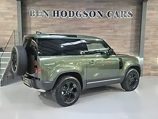 Used 2026 Land Rover Defender 90 S Woolstone Green Metallic - Interior and Exterior details 5