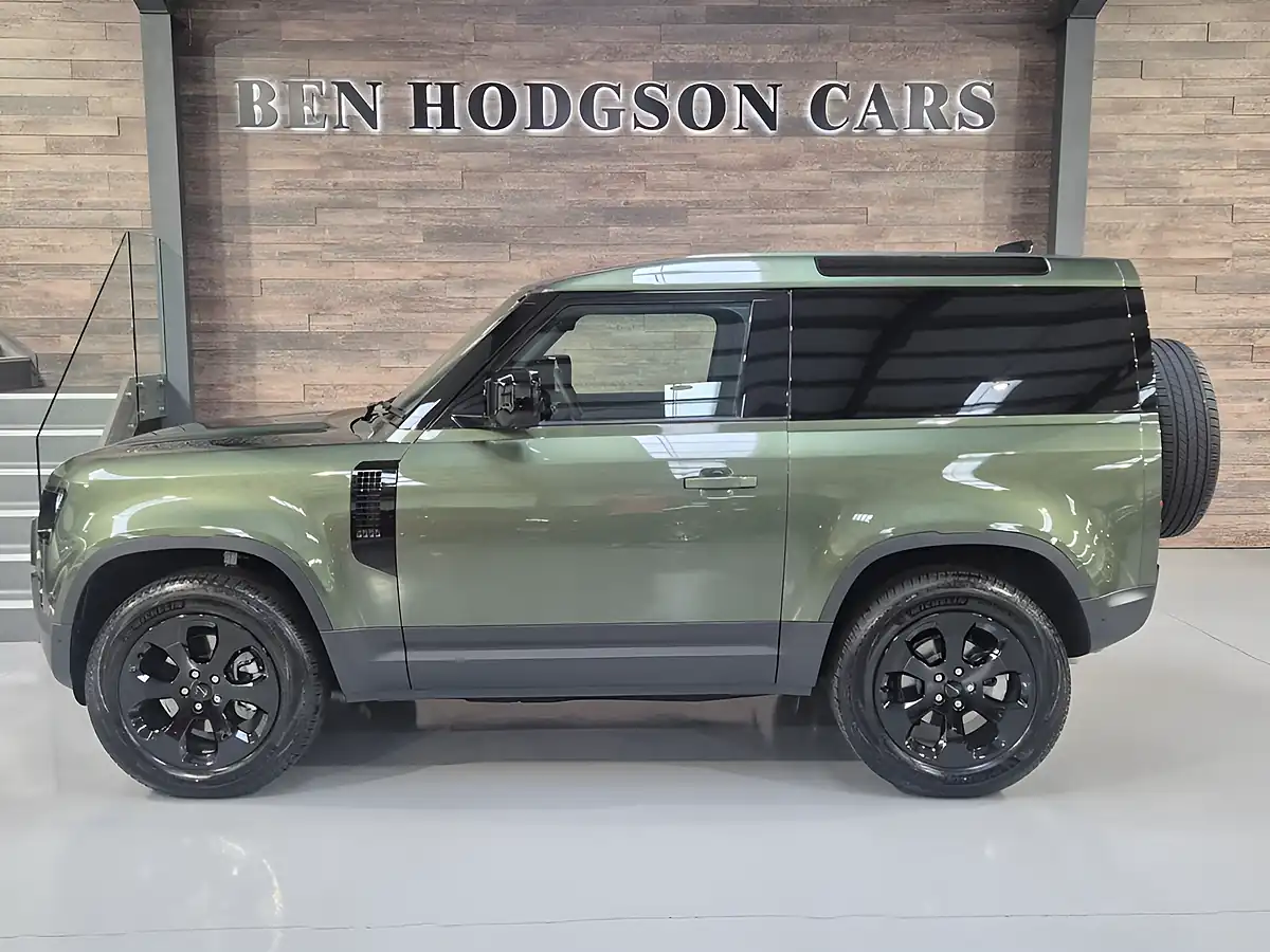 Used 2026 Land Rover Defender 90 S Woolstone Green Metallic - Interior and Exterior details 9