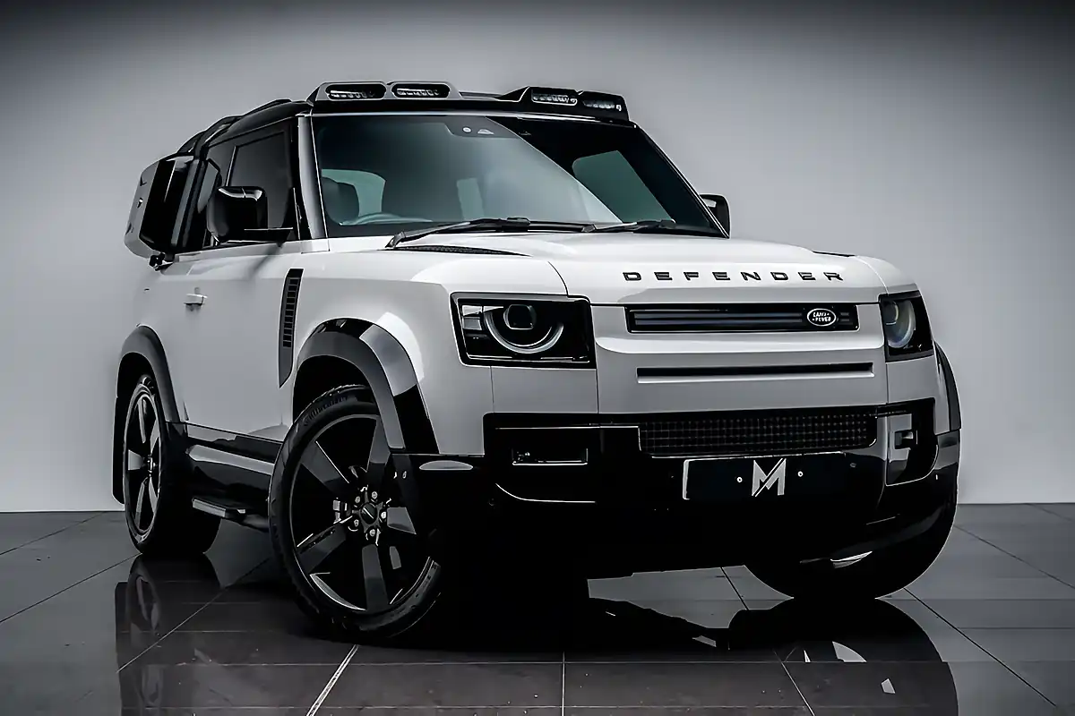 Used 2026 Land Rover Defender 90 X-Dynamic Hse Borasco Grey - Front View