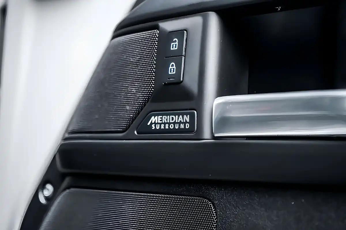 Used 2026 Land Rover Defender 90 X-Dynamic Hse Borasco Grey - Interior and Exterior details 18