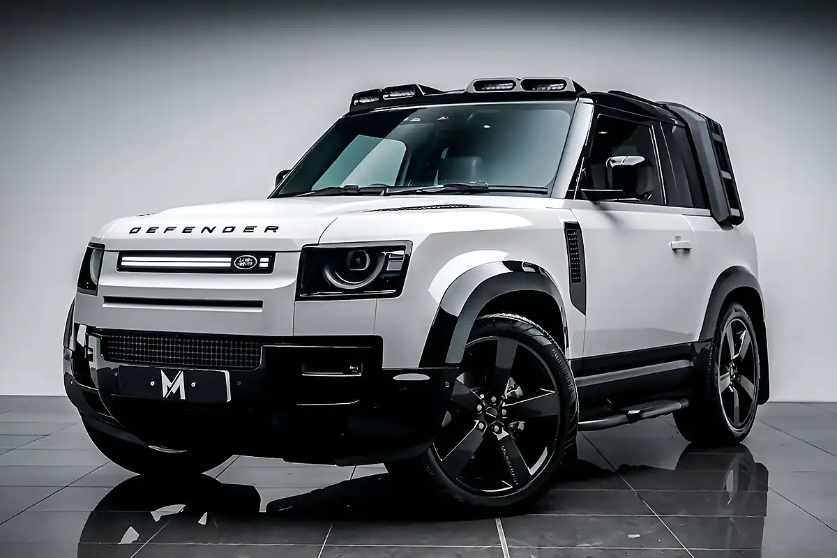 Used 2026 Land Rover Defender 90 X-Dynamic Hse Borasco Grey - Interior and Exterior details 4