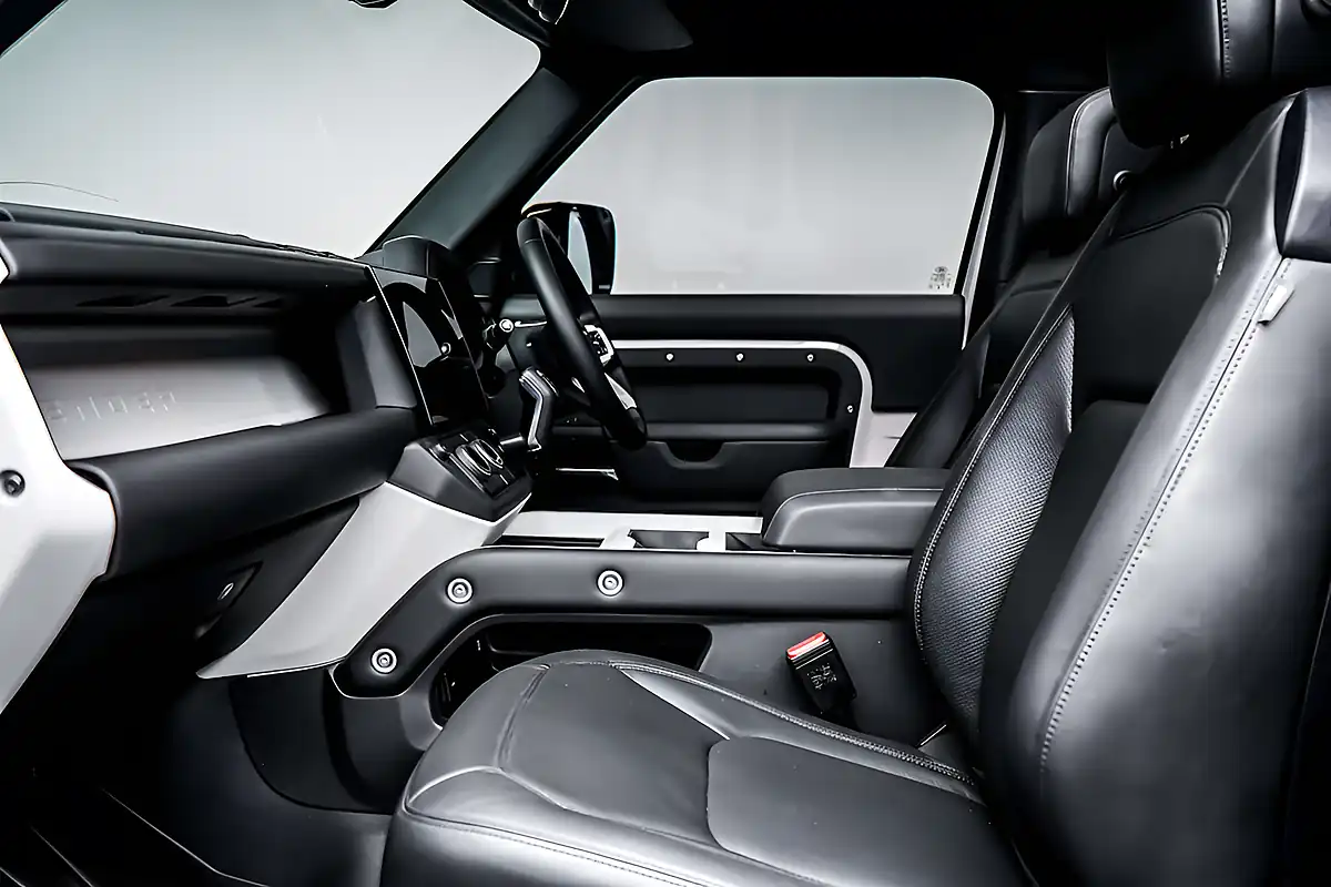 Used 2026 Land Rover Defender 90 X-Dynamic Hse Borasco Grey - Interior and Exterior details 6