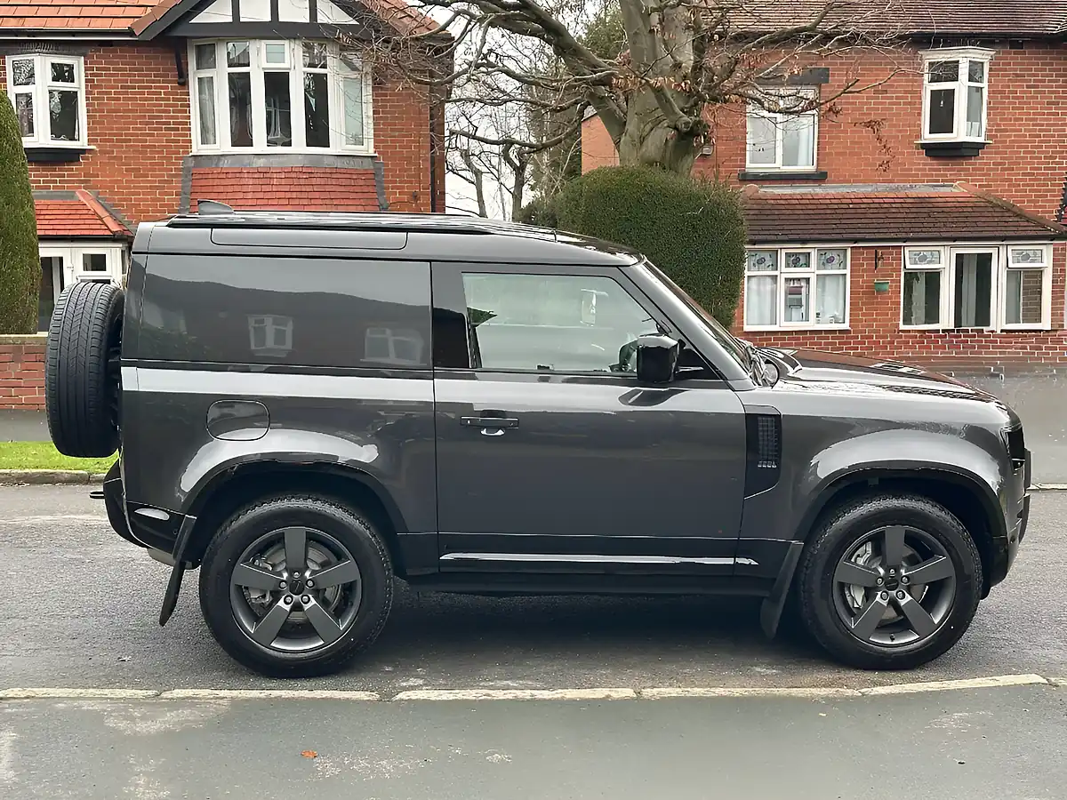 Used 2026 Land Rover Defender 90 X-Dynamic Hse Hard Top Carpathian Grey - Interior and Exterior details 3