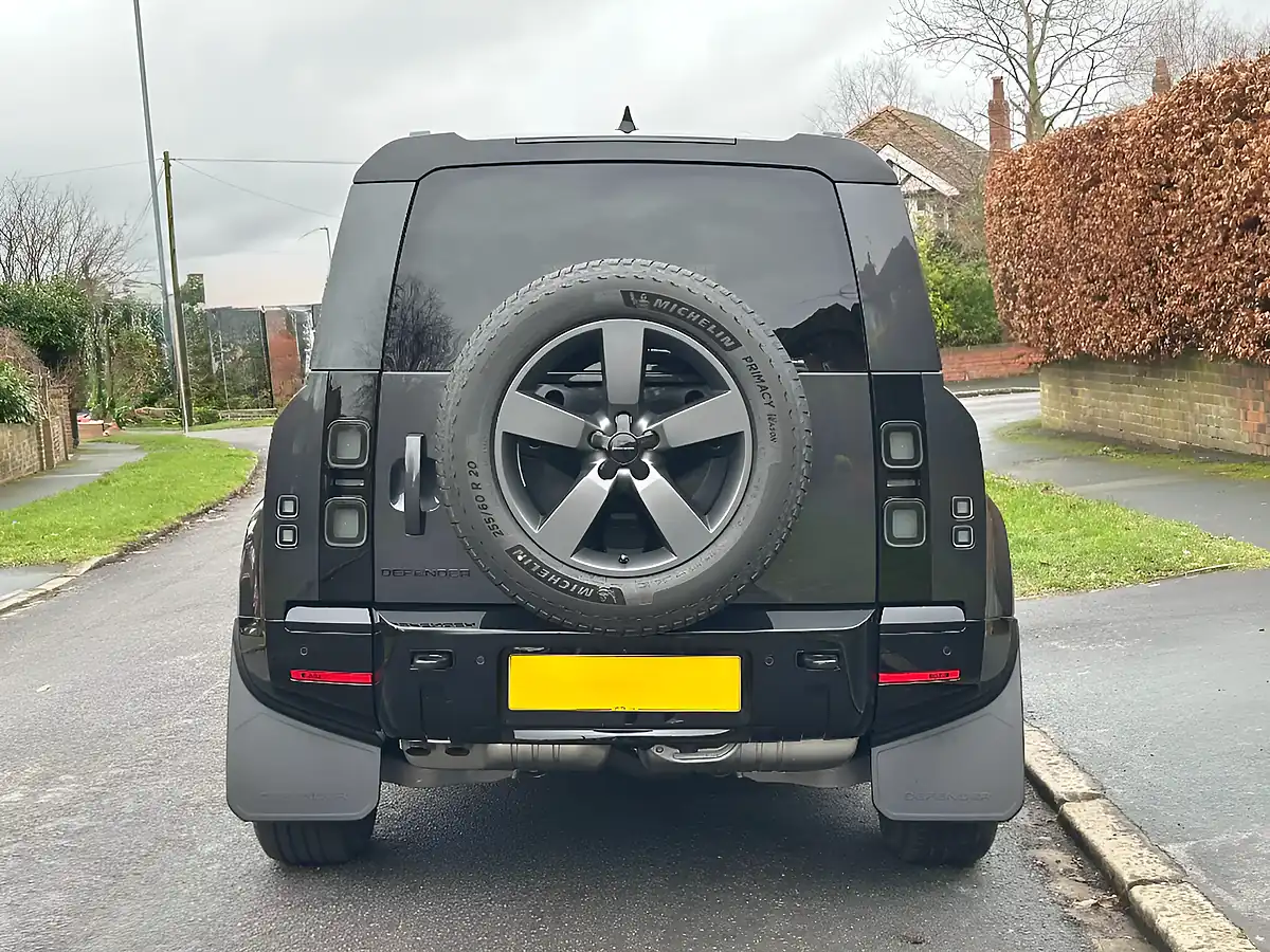 Used 2026 Land Rover Defender 90 X-Dynamic Hse Hard Top Carpathian Grey - Interior and Exterior details 4