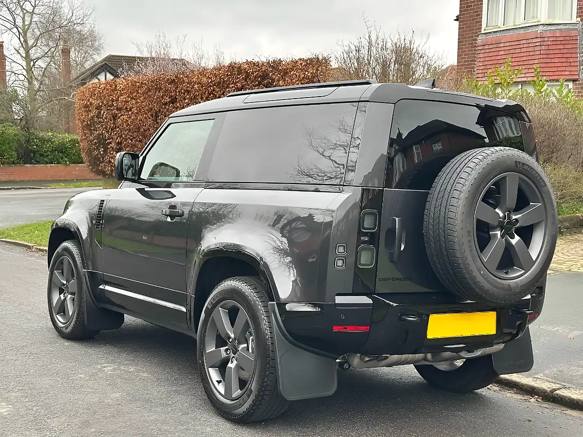 Used 2026 Land Rover Defender 90 X-Dynamic Hse Hard Top Carpathian Grey - Interior and Exterior details 5