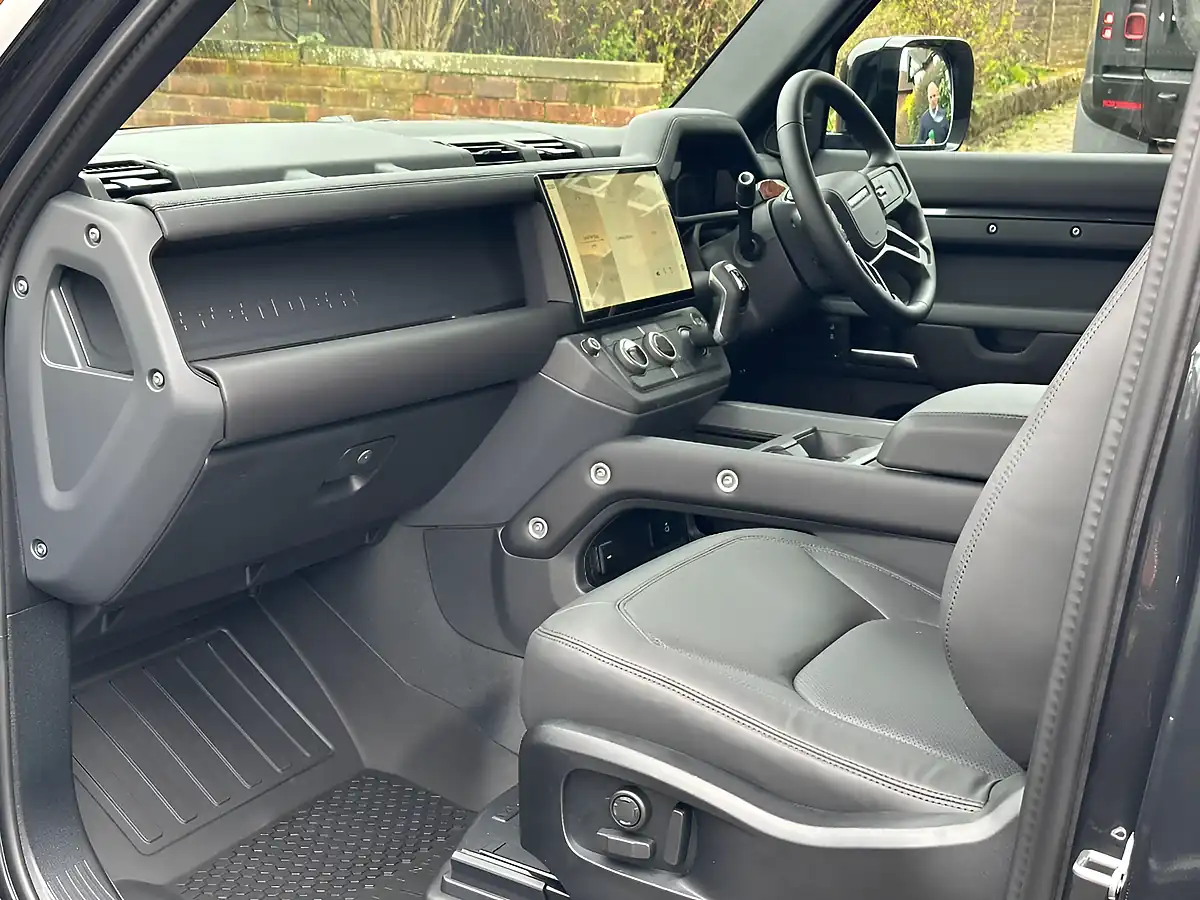Used 2026 Land Rover Defender 90 X-Dynamic Hse Hard Top Carpathian Grey - Interior and Exterior details 7