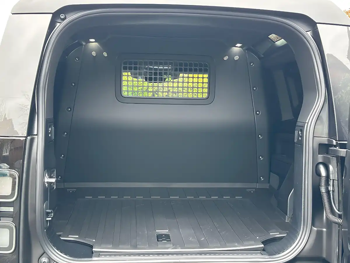 Used 2026 Land Rover Defender 90 X-Dynamic Hse Hard Top Carpathian Grey - Interior and Exterior details 8