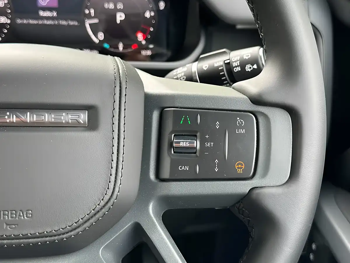 Used 2026 Land Rover Defender 90 X-Dynamic Hse Santorini Black - Interior and Exterior details 15