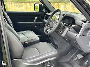 Used 2026 Land Rover Defender 90 X-Dynamic Hse Santorini Black - Interior and Exterior details 9