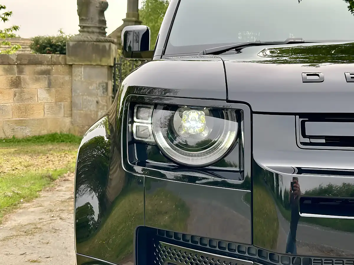 Used 2026 Land Rover Defender 90 X-Dynamic Hse Santorini Black - Interior and Exterior details 10