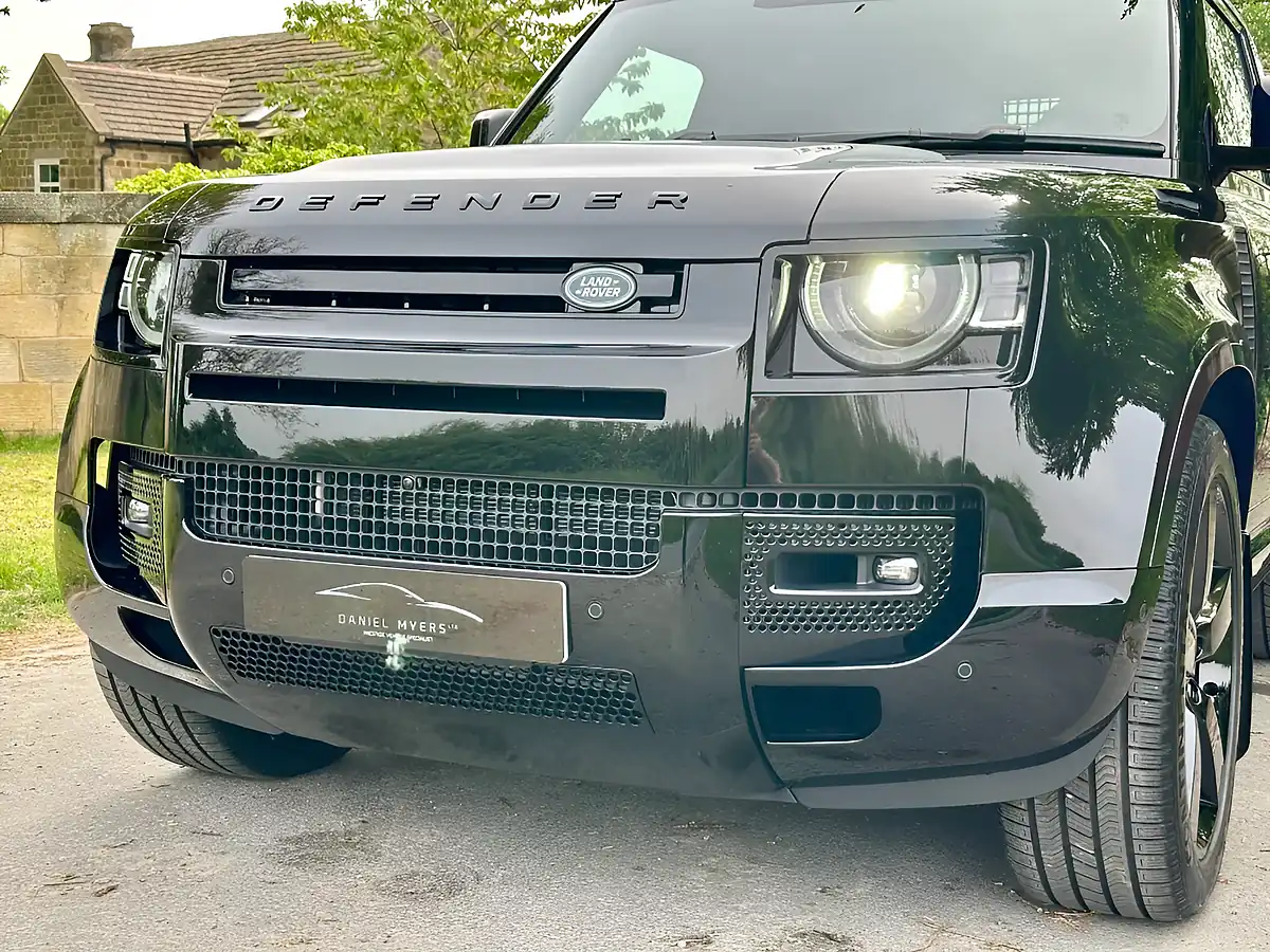 Used 2026 Land Rover Defender 90 X-Dynamic Hse Santorini Black - Interior and Exterior details 13