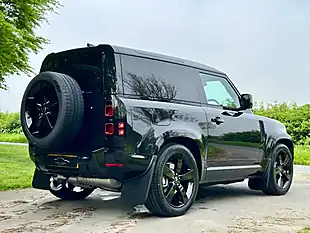 Used 2026 Land Rover Defender 90 X-Dynamic Hse Santorini Black - Interior and Exterior details 18