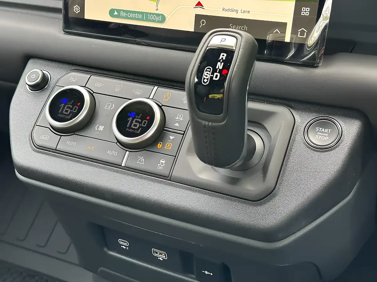 Used 2026 Land Rover Defender 90 X-Dynamic Hse Santorini Black - Interior and Exterior details 5