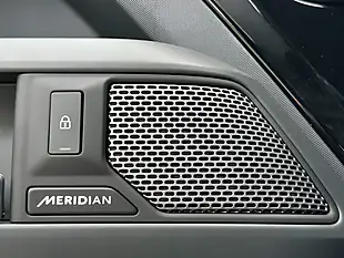 Used 2026 Land Rover Defender 90 X-Dynamic Hse Santorini Black - Interior and Exterior details 6