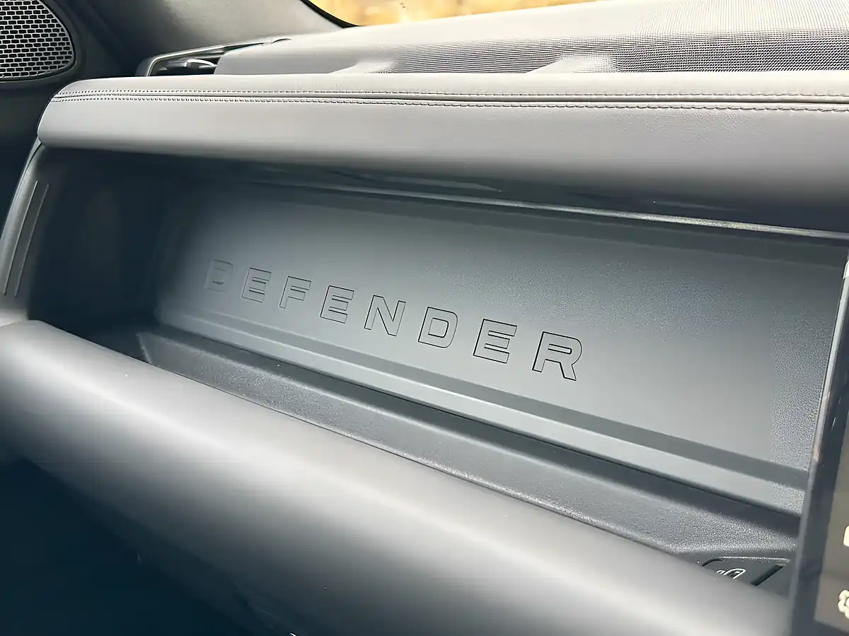 Used 2026 Land Rover Defender 90 X-Dynamic Hse Santorini Black - Interior and Exterior details 7