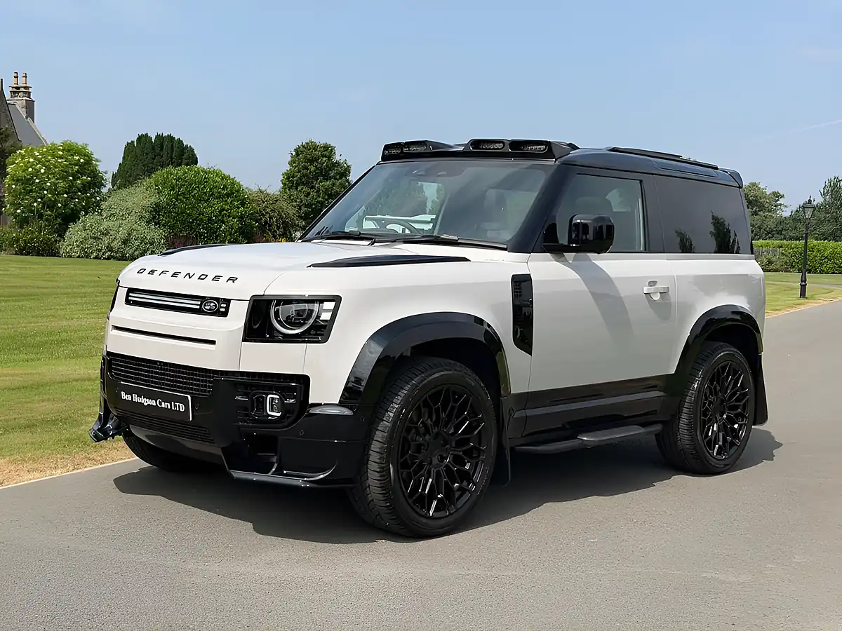 Used 2026 Land Rover Defender 90 X-Dynamic Se Grey - Front View