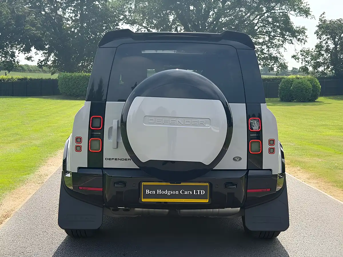 Used 2026 Land Rover Defender 90 X-Dynamic Se Grey - Interior and Exterior details 15