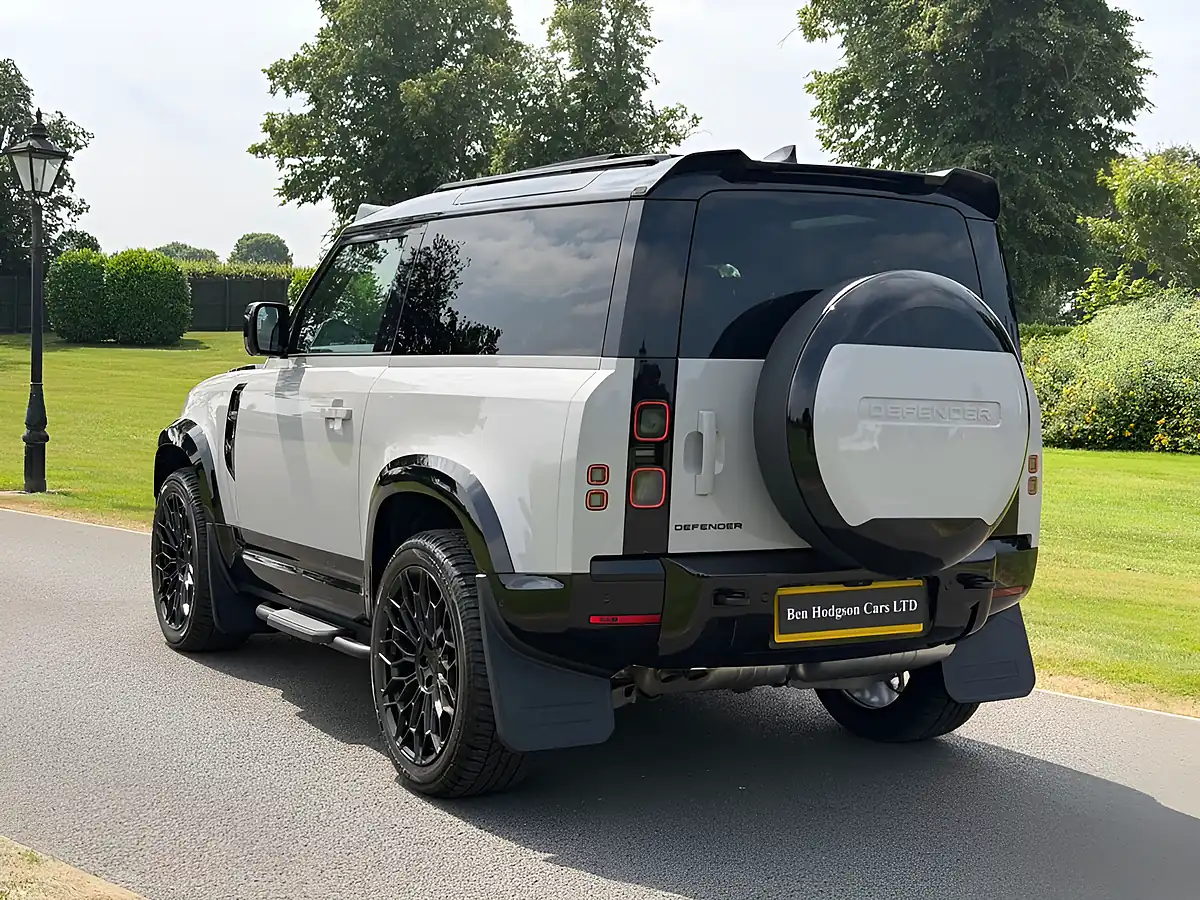 Used 2026 Land Rover Defender 90 X-Dynamic Se Grey - Interior and Exterior details 3