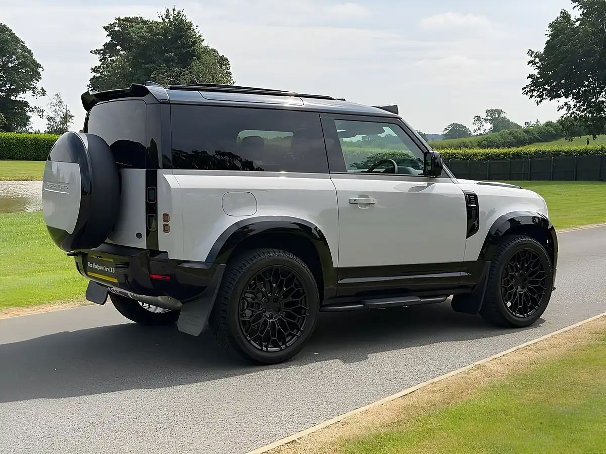 Used 2026 Land Rover Defender 90 X-Dynamic Se Grey - Interior and Exterior details 4