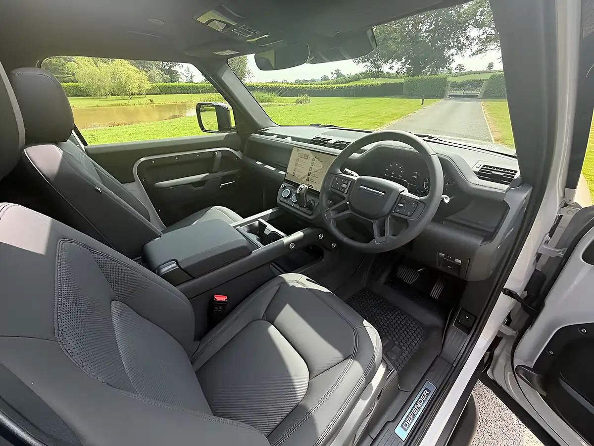 Used 2026 Land Rover Defender 90 X-Dynamic Se Grey - Interior and Exterior details 5