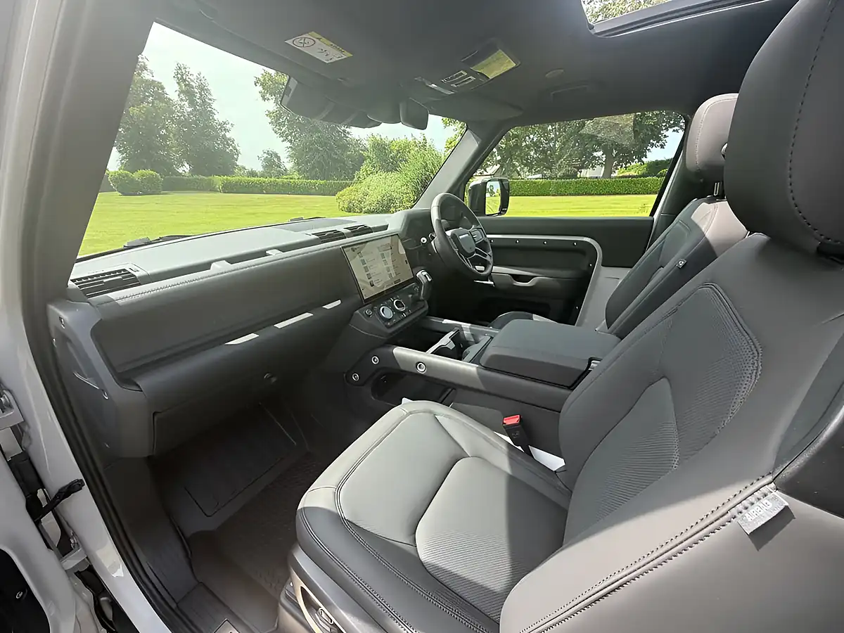 Used 2026 Land Rover Defender 90 X-Dynamic Se Grey - Interior and Exterior details 7