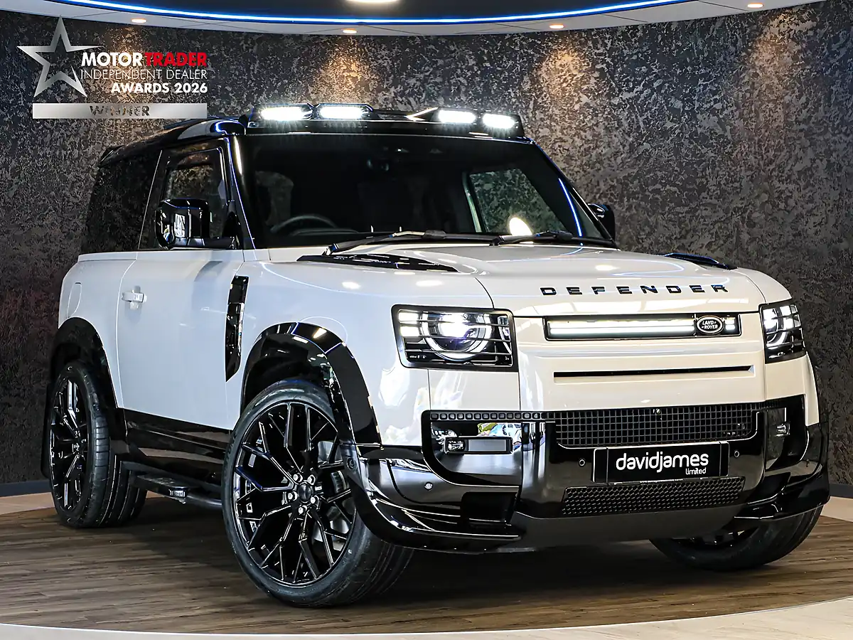 Used 2026 Land Rover Defender 90 X-Dynamic Se Grey - Front View