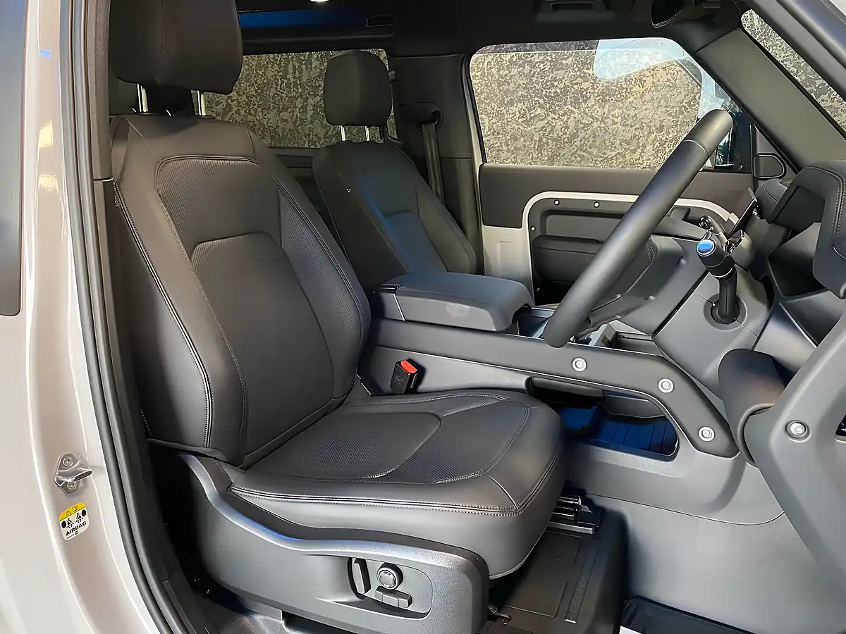 Used 2026 Land Rover Defender 90 X-Dynamic Se Grey - Interior and Exterior details 12
