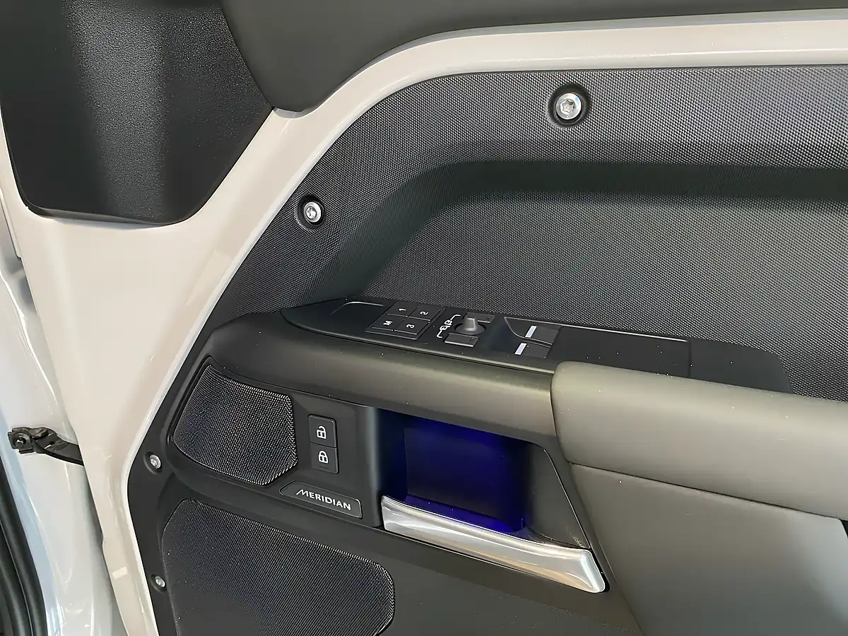 Used 2026 Land Rover Defender 90 X-Dynamic Se Grey - Interior and Exterior details 13