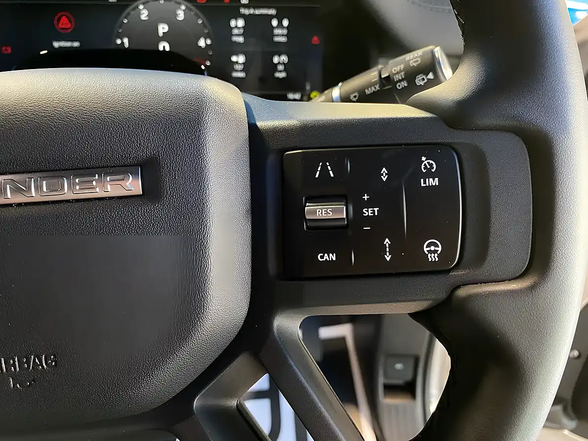 Used 2026 Land Rover Defender 90 X-Dynamic Se Grey - Interior and Exterior details 16
