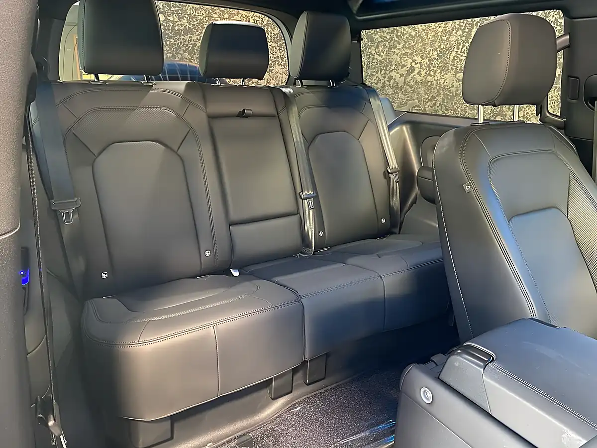 Used 2026 Land Rover Defender 90 X-Dynamic Se Grey - Interior and Exterior details 17