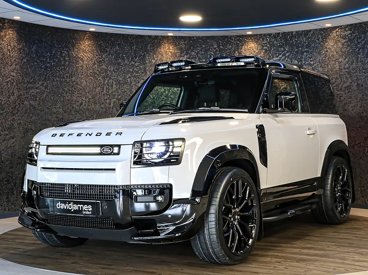Used 2026 Land Rover Defender 90 X-Dynamic Se Grey - Interior and Exterior details 5