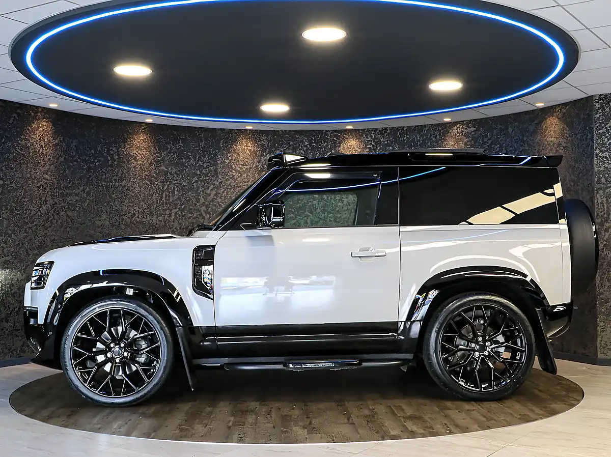 Used 2026 Land Rover Defender 90 X-Dynamic Se Grey - Interior and Exterior details 6