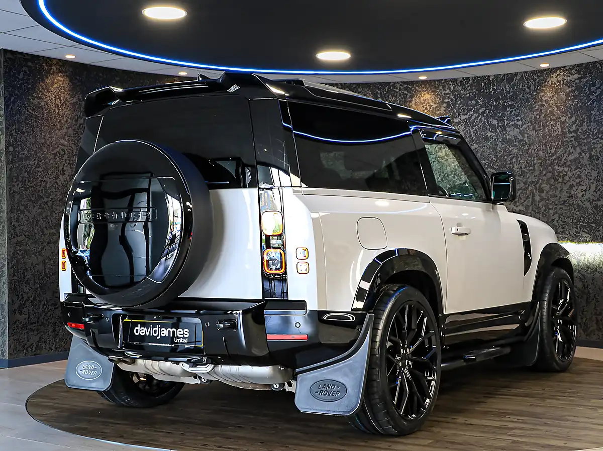Used 2026 Land Rover Defender 90 X-Dynamic Se Grey - Interior and Exterior details 9