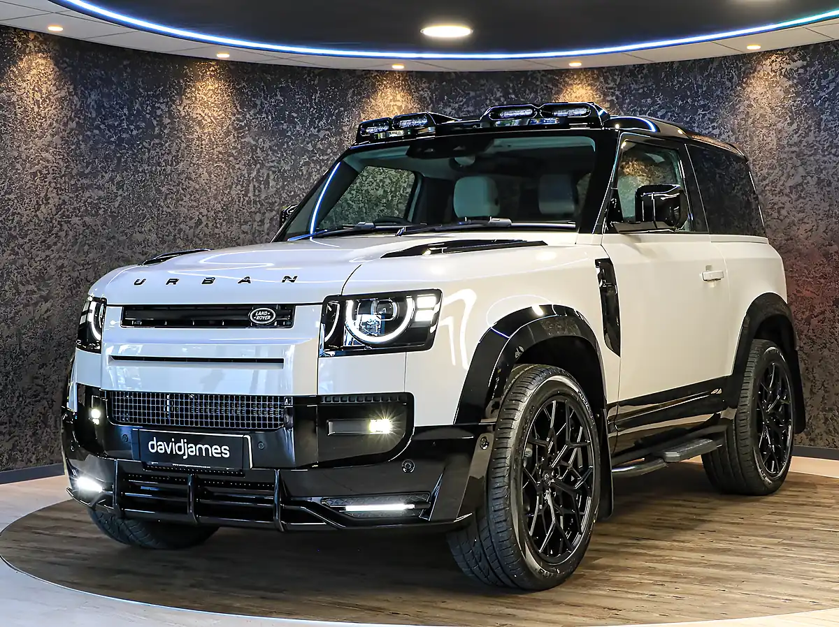 Used 2026 Land Rover Defender 90 X-Dynamic Se Grey - Interior and Exterior details 5