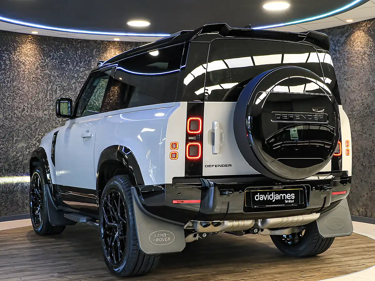 Used 2026 Land Rover Defender 90 X-Dynamic Se Grey - Interior and Exterior details 6